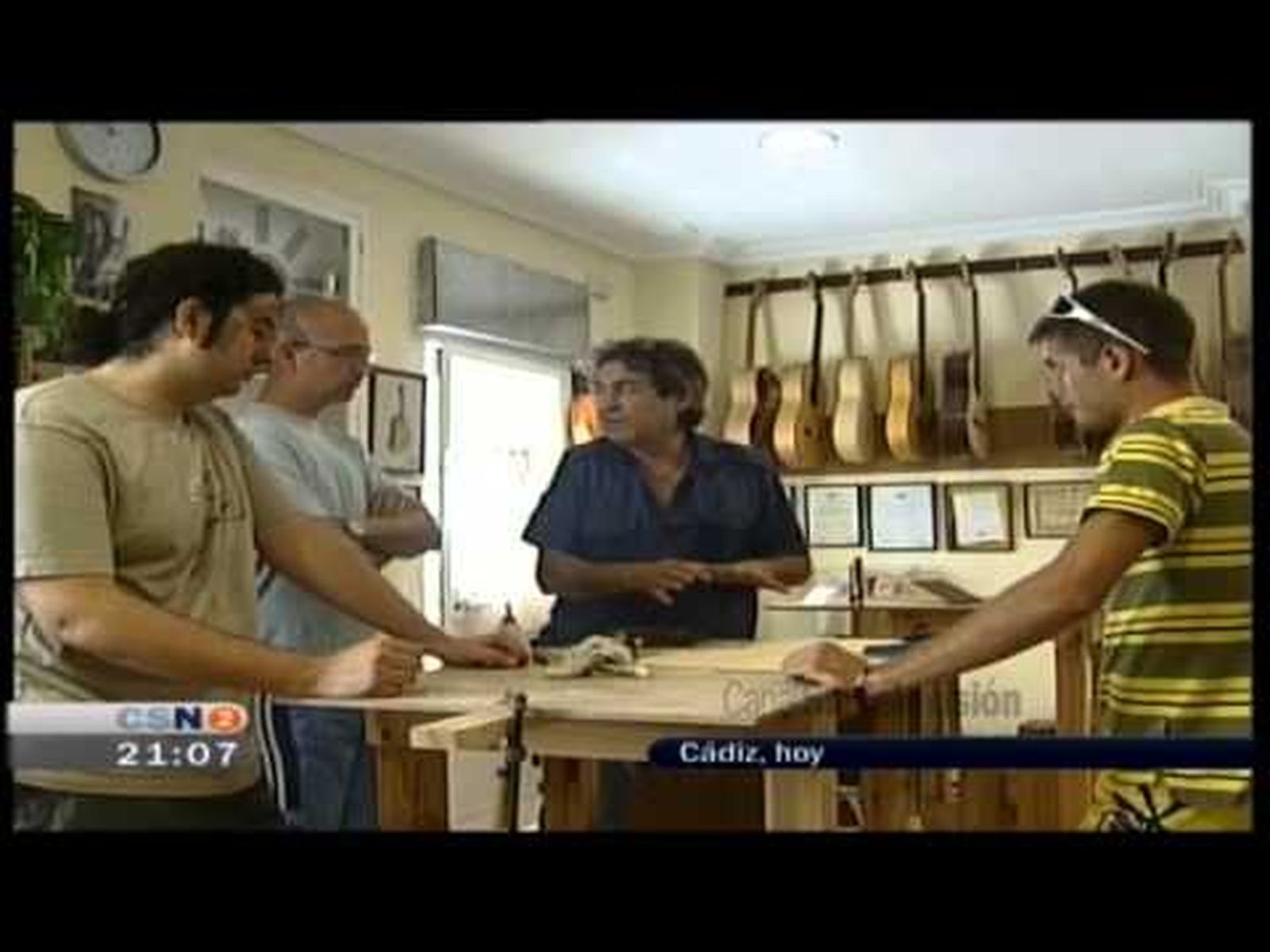 Luthier de guitarra en Cádiz: academia pionera Rafael López e hijo