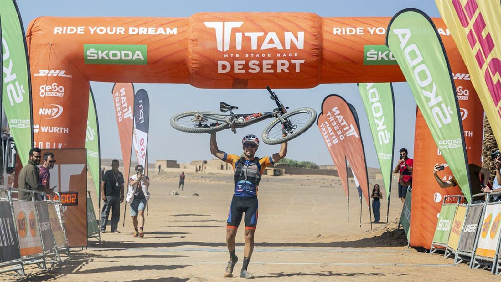 miguel muñoz titan desert