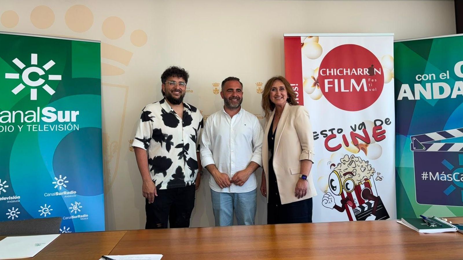 En el acto de la firma ha estado presente Federico Díaz, concejal de Fiestas y Juventud del ayuntamiento de Chiclana