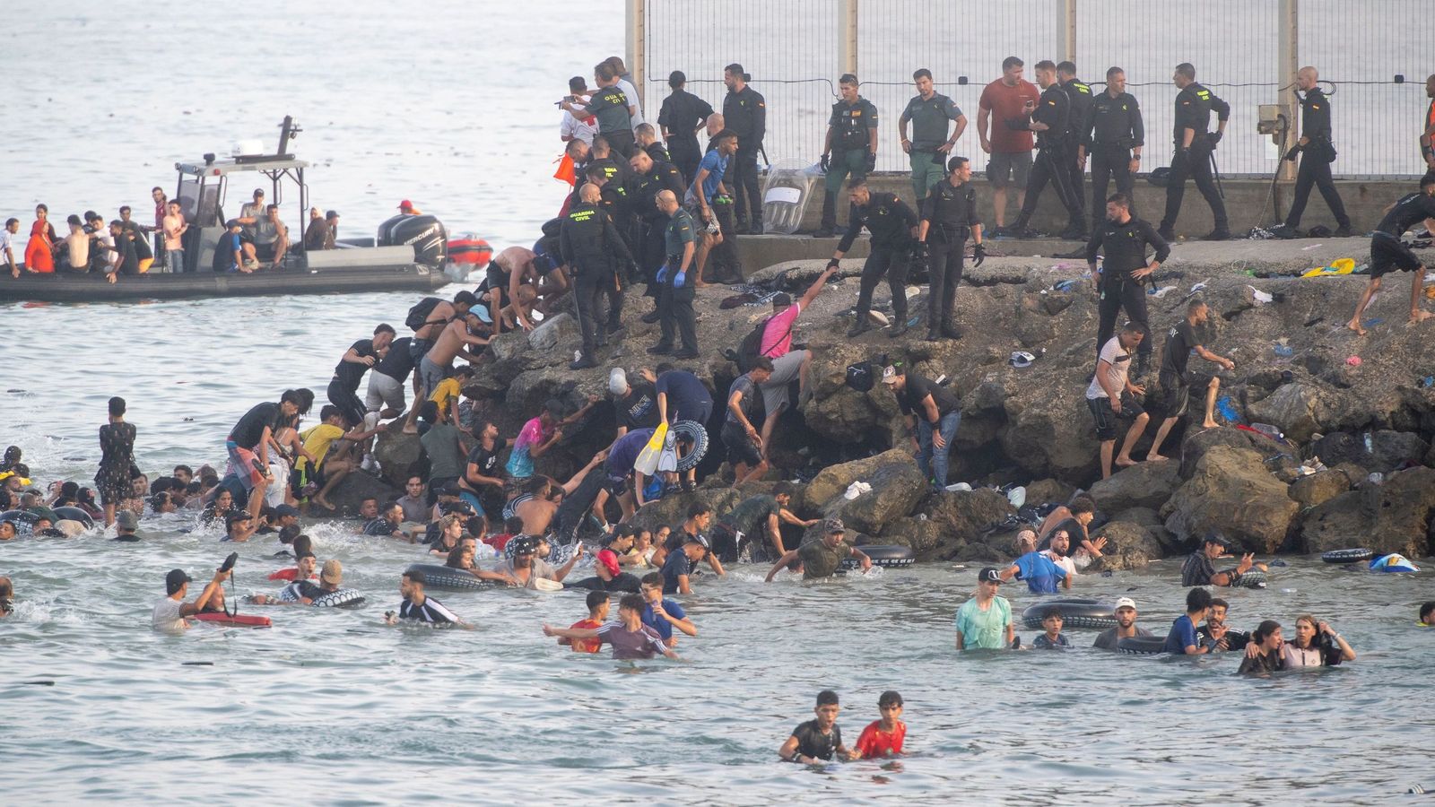Entrada masiva de migrantes en Ceuta el 30 de julio de 2006