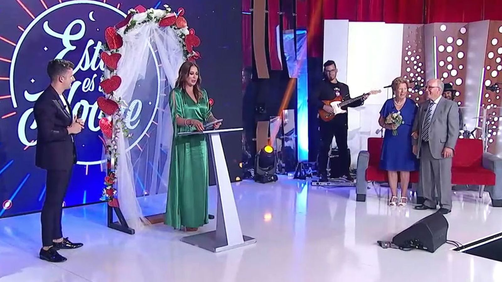 Eva Ruiz, la encargada de oficiar la bodas de oro de Rafael y Paca