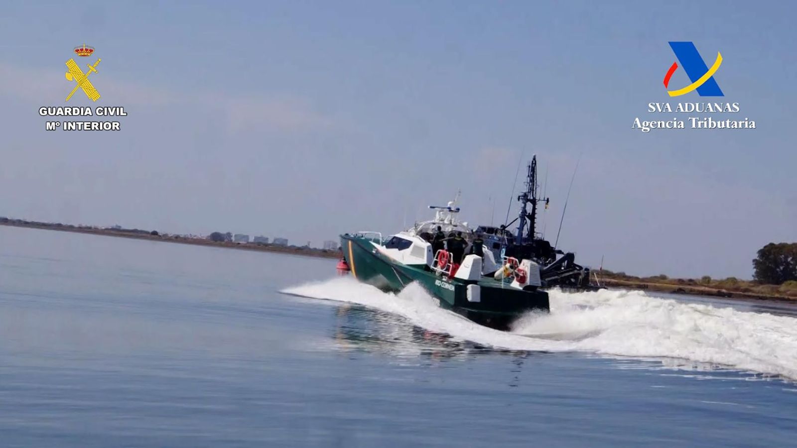 Imagen de la persecución en la que los narcotraficantes tirotearon una patrullera de la Guardia Civil en Huelva