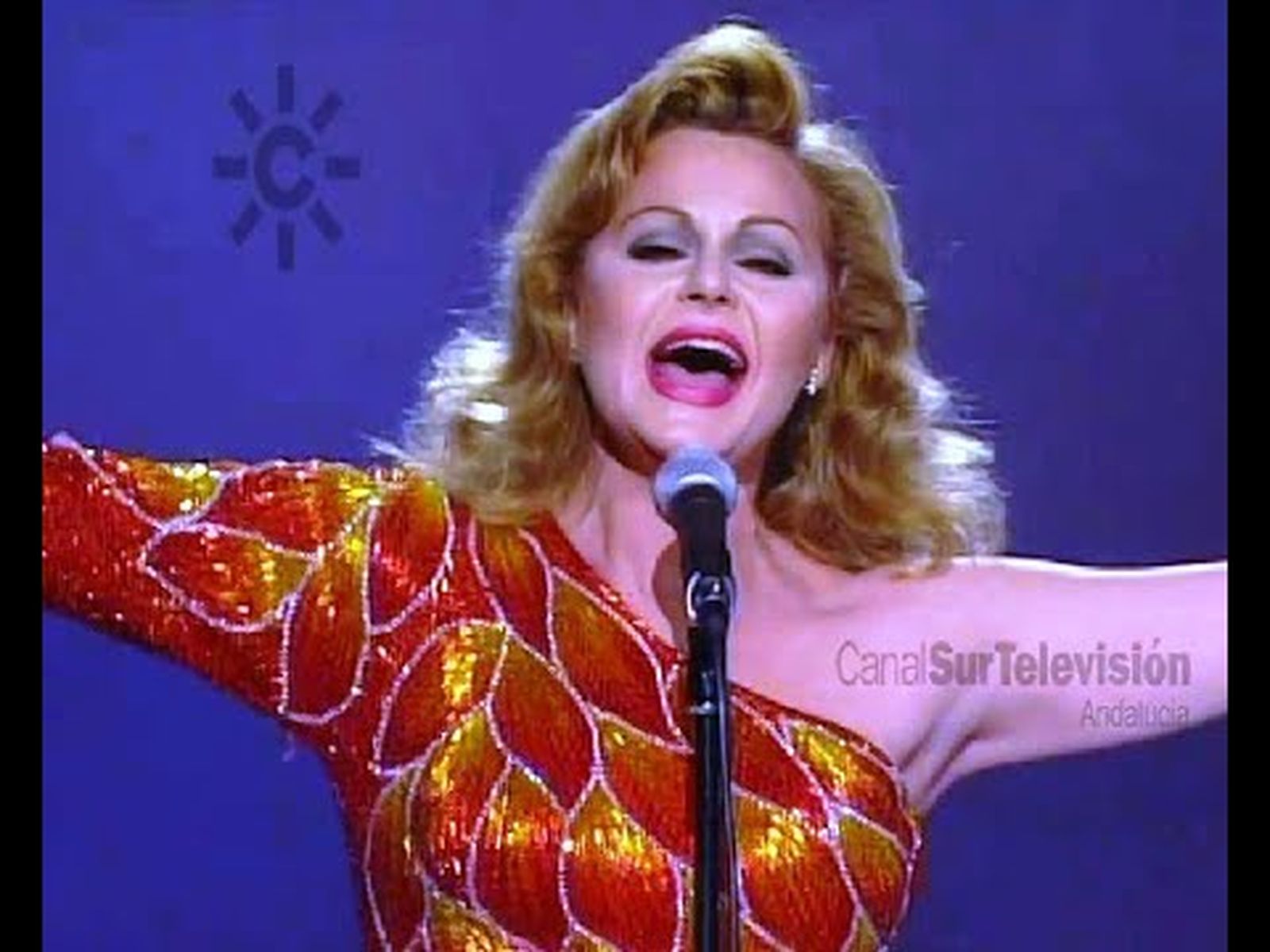 Rocío Dúrcal canta "La Gata bajo la lluvia" | Music