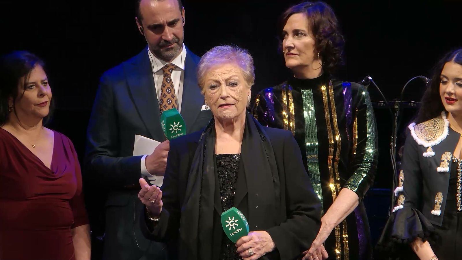 La suerte de nacer en Sevilla, la saeta de Angelita Yruela para despedir la gala 'El Llamador'