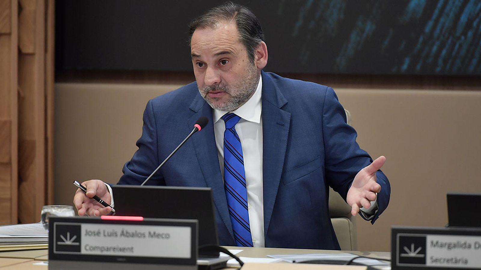Foto comparecencia Abalos parlamento balear