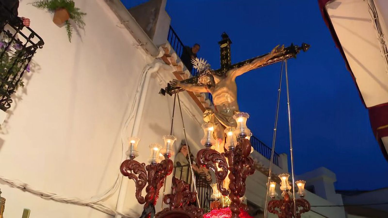 Órgiva vibra con la ancestral devoción al Cristo de la Expiración en su emotiva procesión