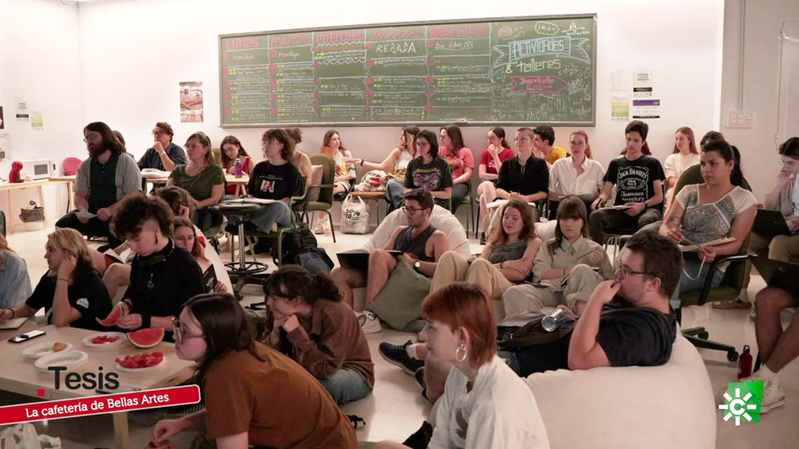 Una cafetería con arte