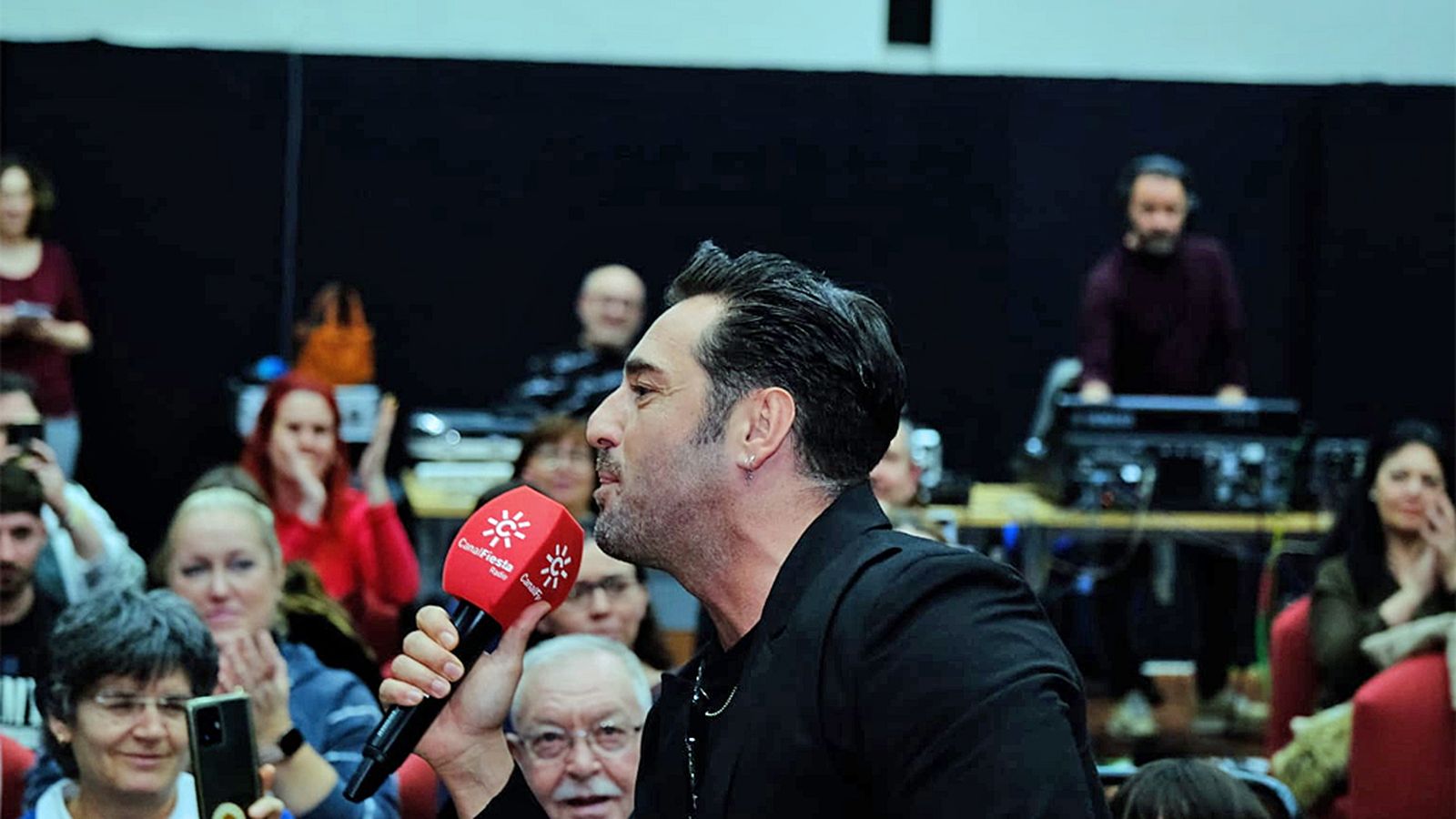 BUSTAMANTE CANTANDO