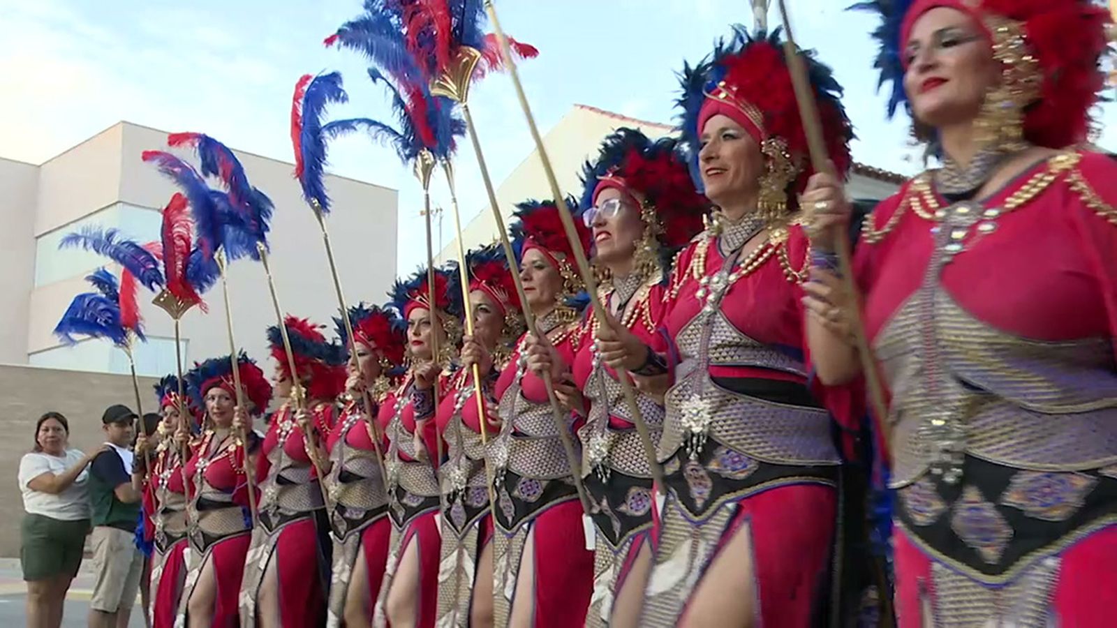 El desfile de Moros y Cristianos da alas a las fiestas de la patrona de Vera, Almería