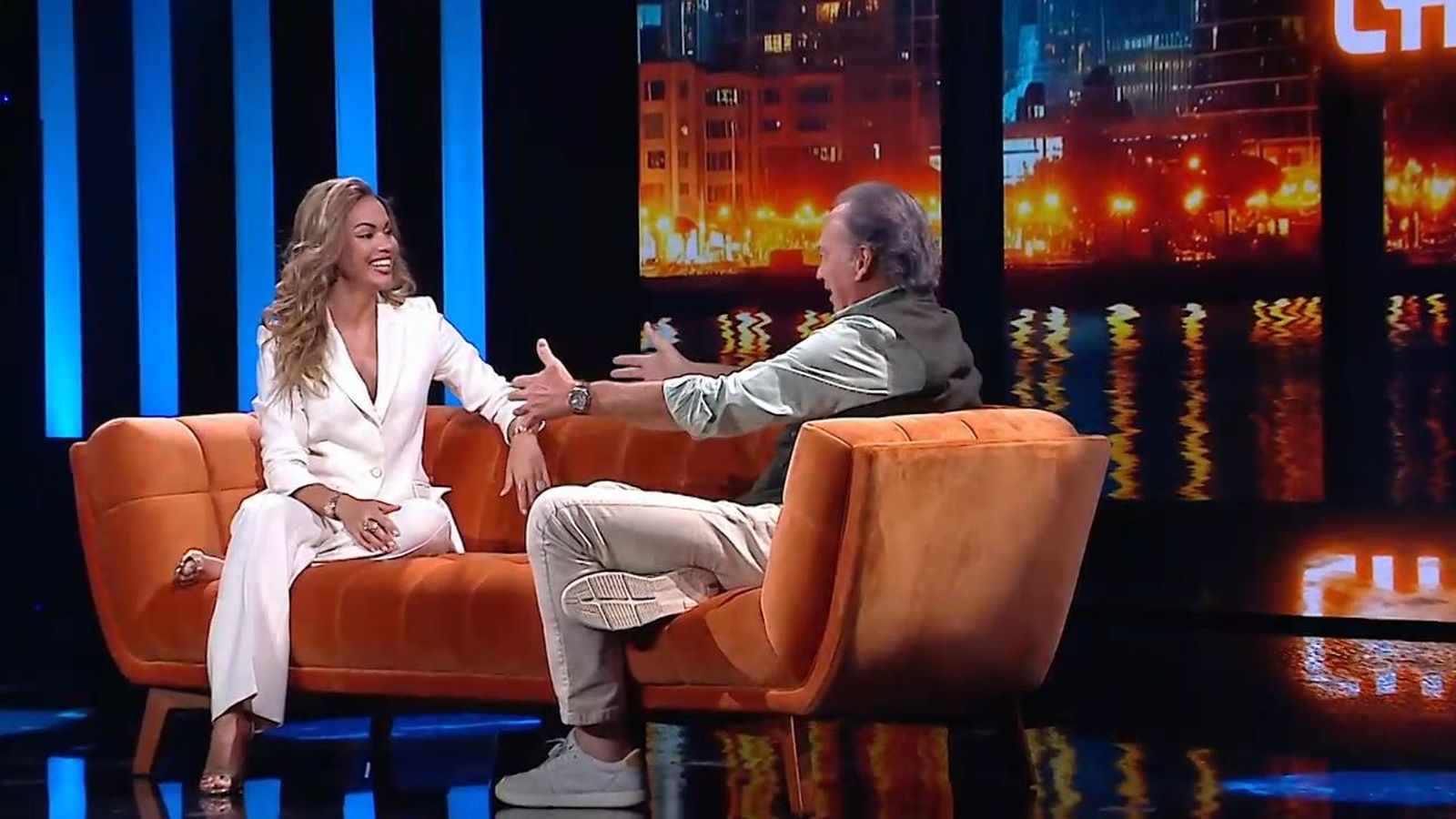 La ya cuarentona Lara Álvarez ha congelado sus óvulos hasta que se le aclare el "cacao mental"
