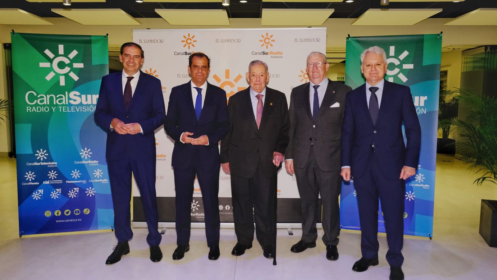EL LLAMADOR JUANDE JUAN PREMIADO JUANDE COMUNICACIÓN