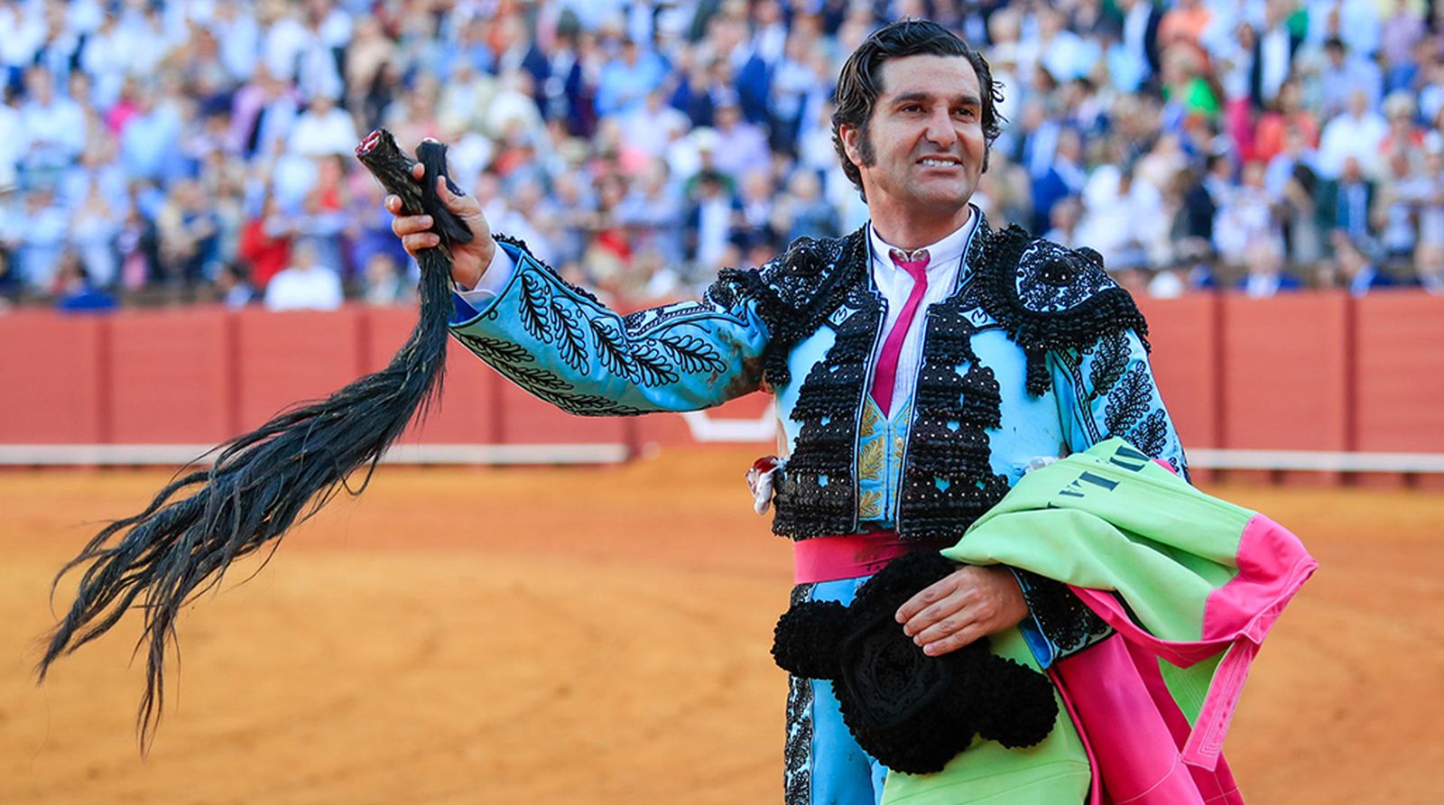 El rabo cobrado por Morante de la Puebla, parte en dos la Feria de Abril de Sevilla