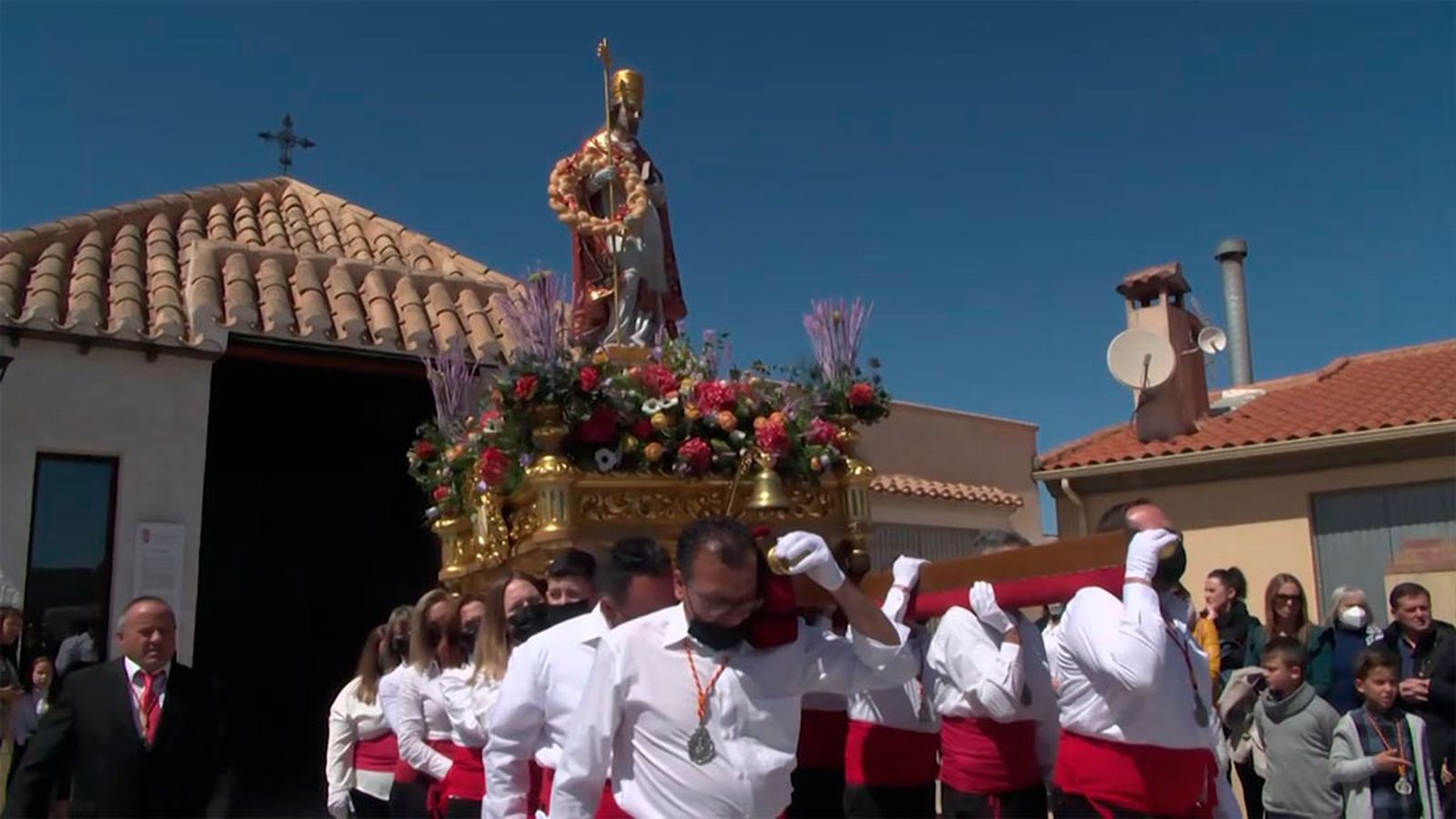 Pasión por las roscas en la procesión de San León Magno en Benamaurel