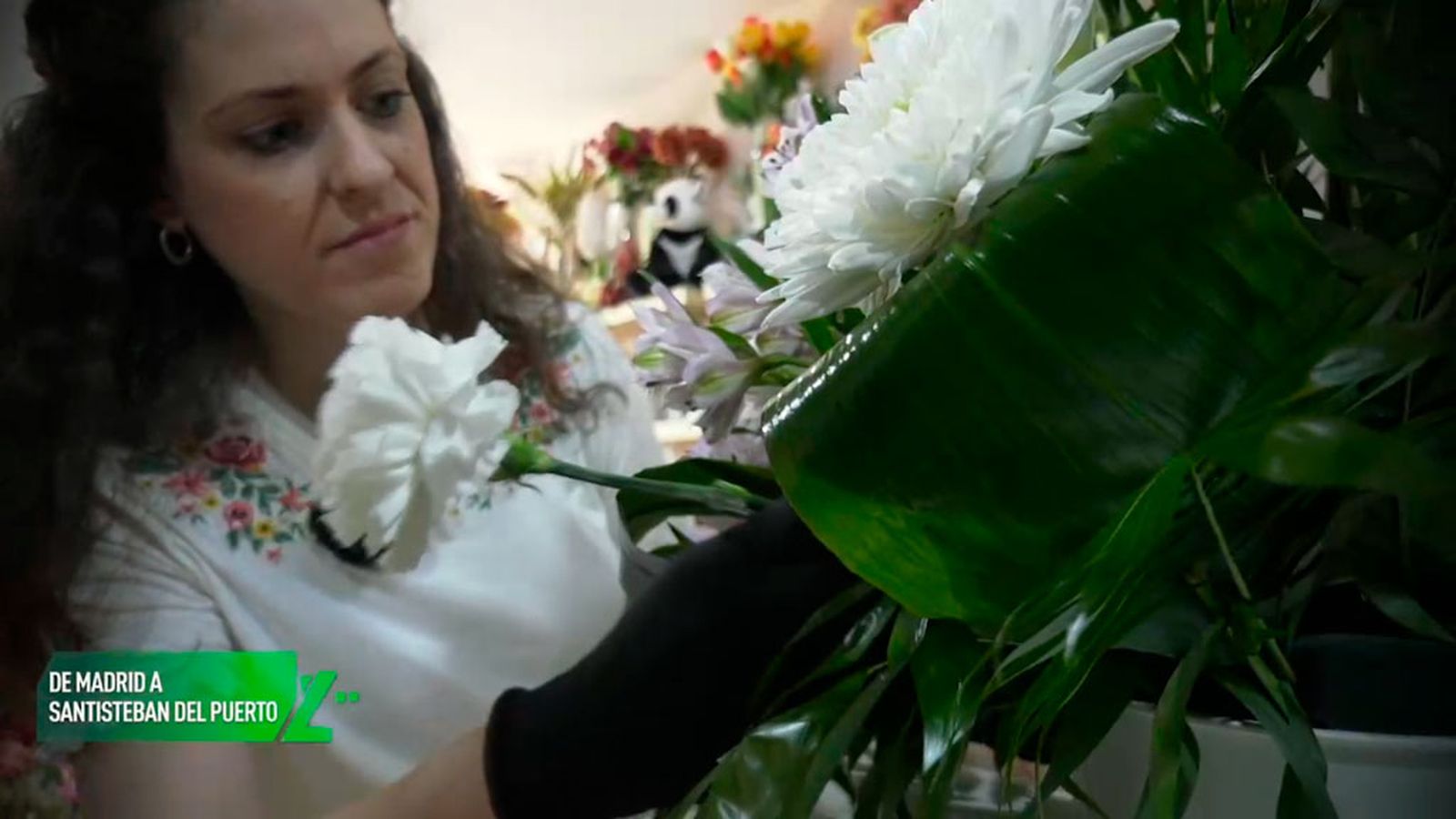 Dejó el periodismo para regresar a Santisteban del Puerto donde ha montado una floristería