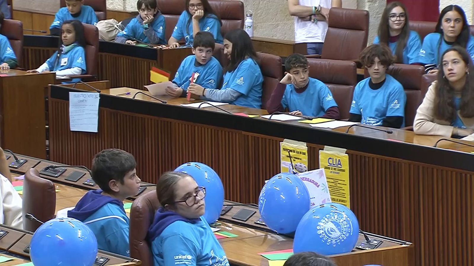 Unicef y niños en el Parlamento andaluz