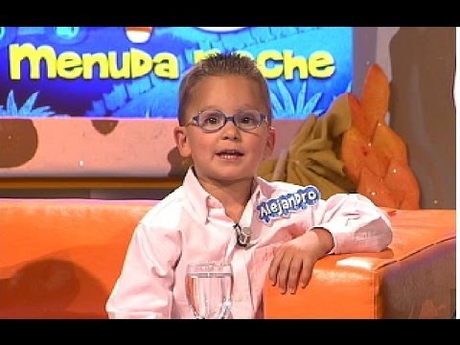 Alejandro, con tres años, por primera vez en Menuda Noche