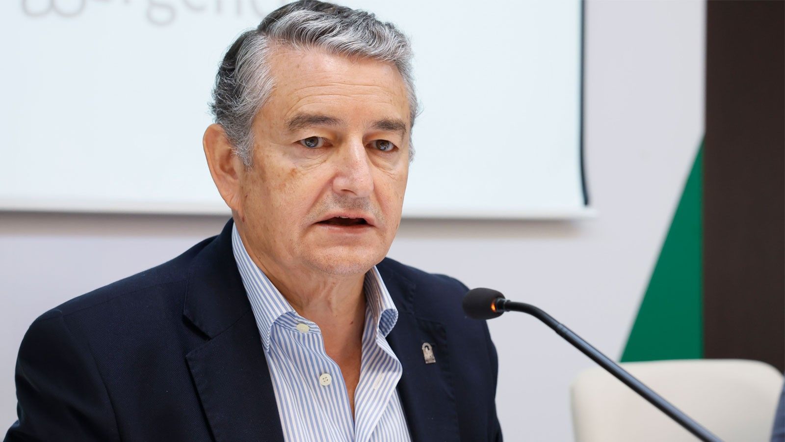 Sanz: 'hemos firmado un acuerdo sin precedentes para reforzar la sanidad pública'