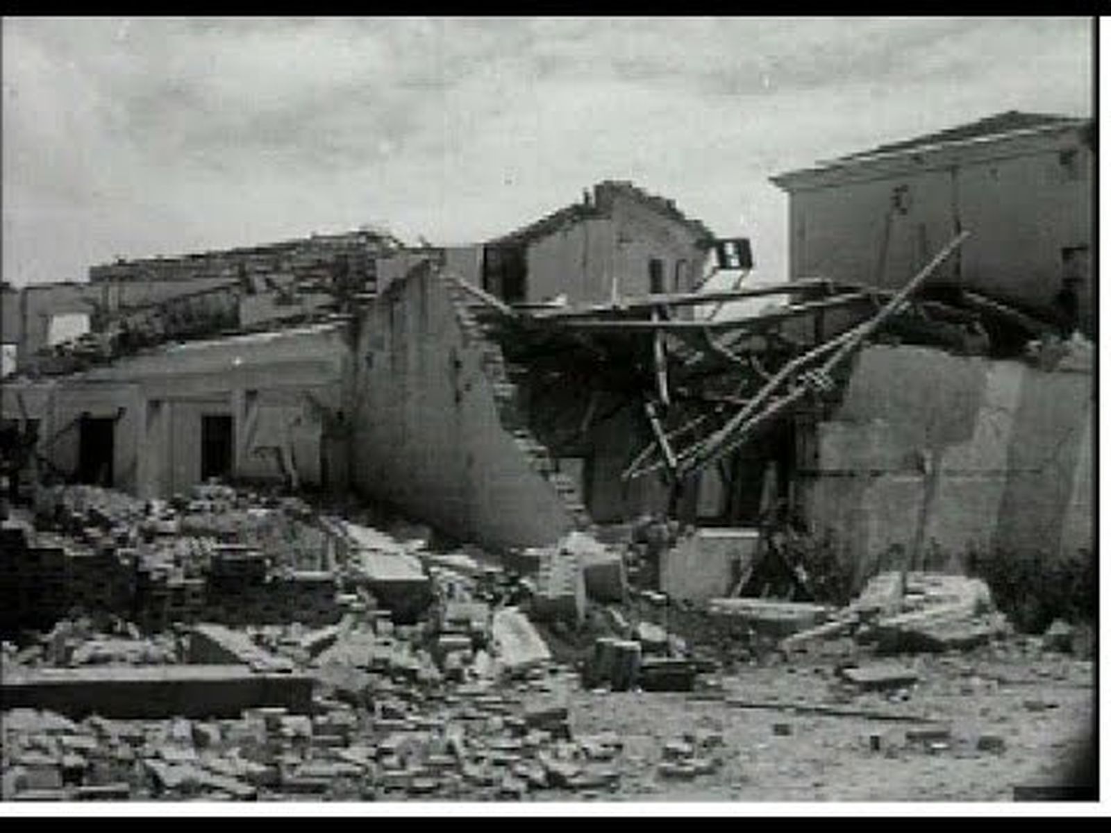 Supervivientes del polvorín de Cádiz (1947)