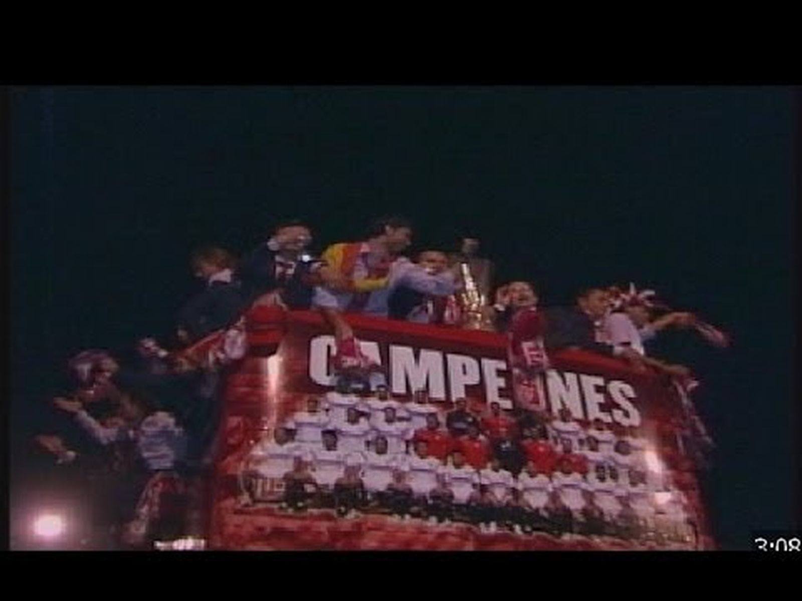 El Sevilla FC celebra su primera copa de la UEFA (2006)