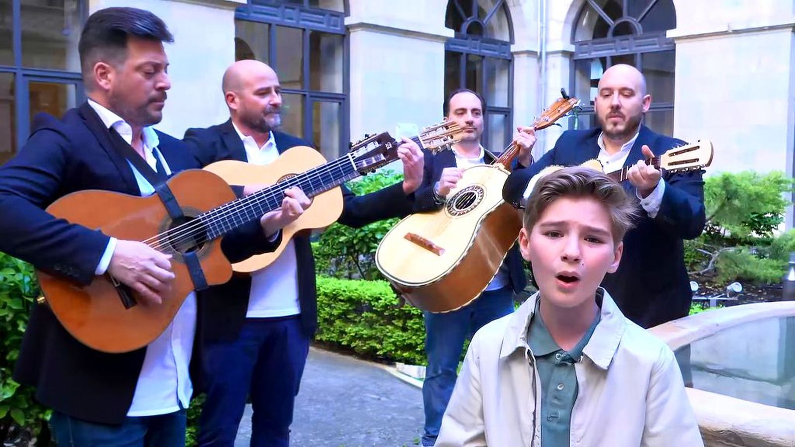 Lucas Paulano, el niño jiennense que emocionó a los Reyes con su voz nos presenta su nuevo tema