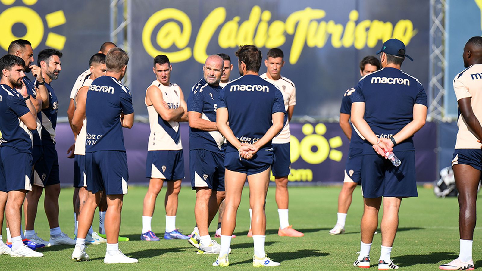 Entrenamiento del Cádiz con Paco López