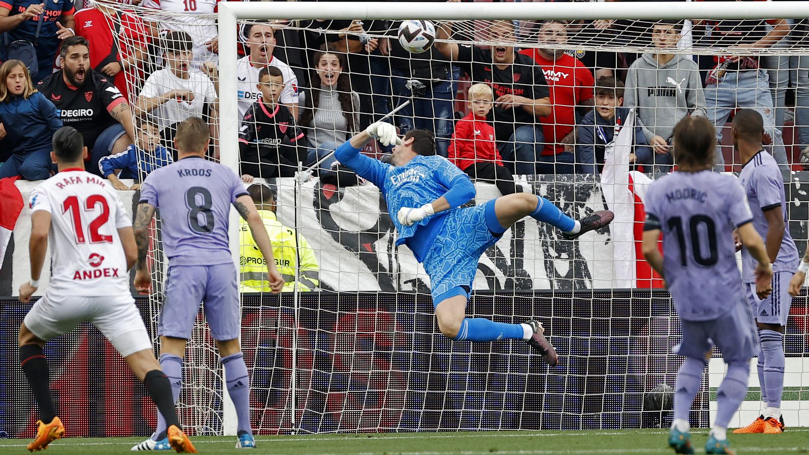 Gol del Sevilla al Real Madrid