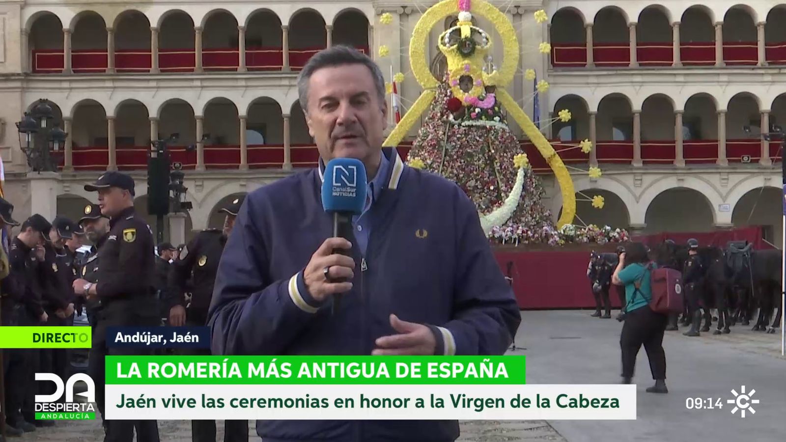 La ofrenda floral abre los días grandes de la Virgen de la Cabeza