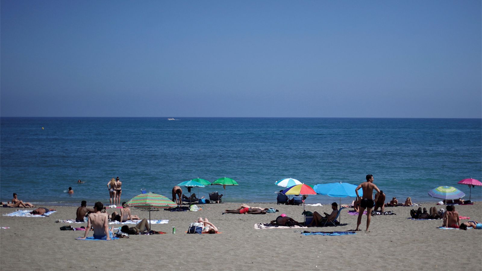 Playa casi vacía BD