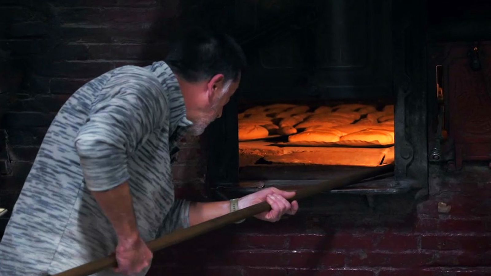 Visitamos una panadería artesana en la localidad granadina de Guadix
