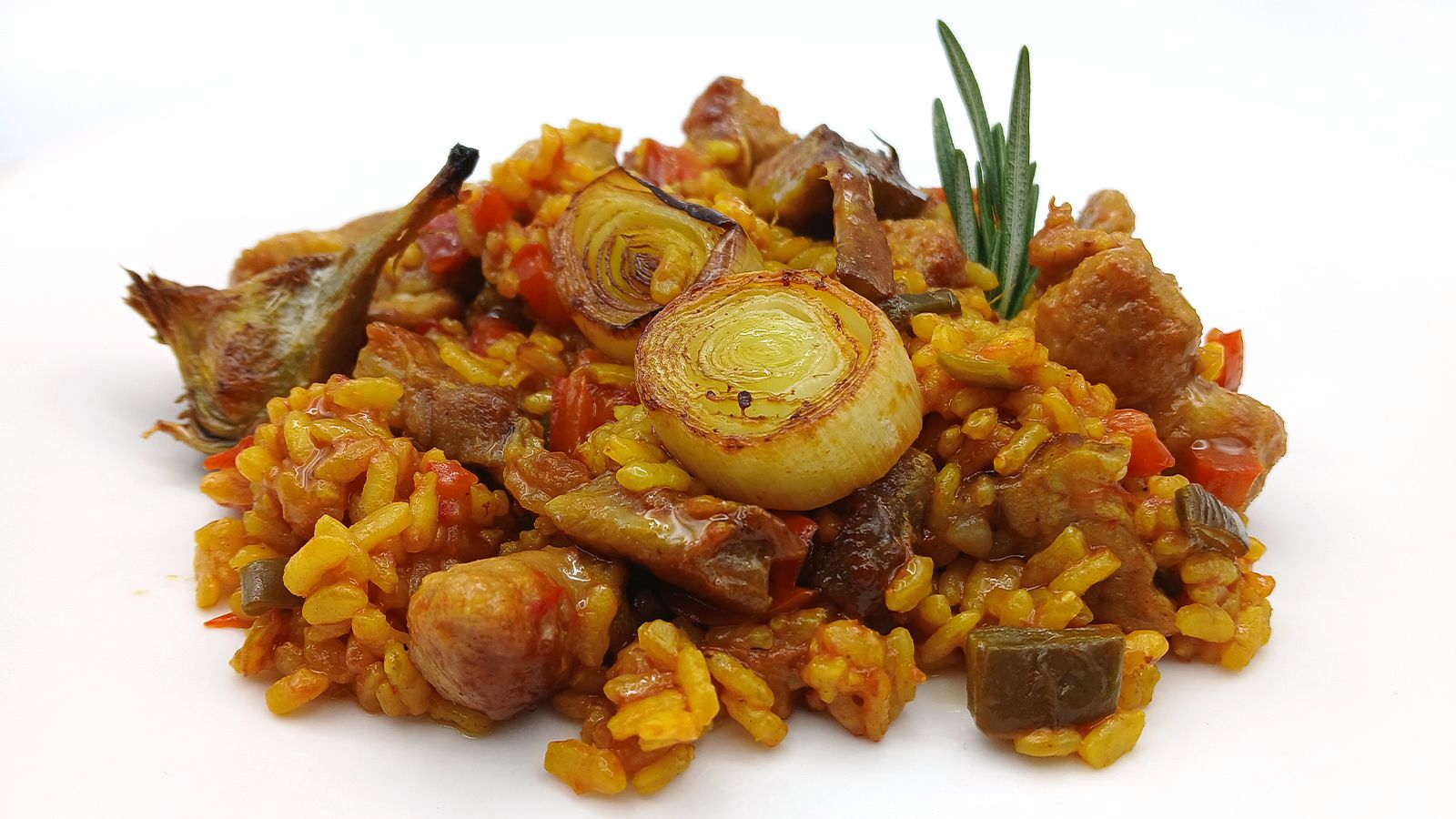 "Cómetelo", paella de lomo y alcachofas