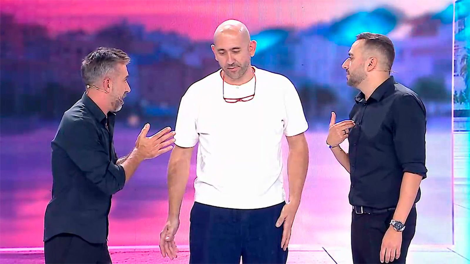 Aguilera y Meni sorprenden a Juanjo y llenan de risas y humor la noche