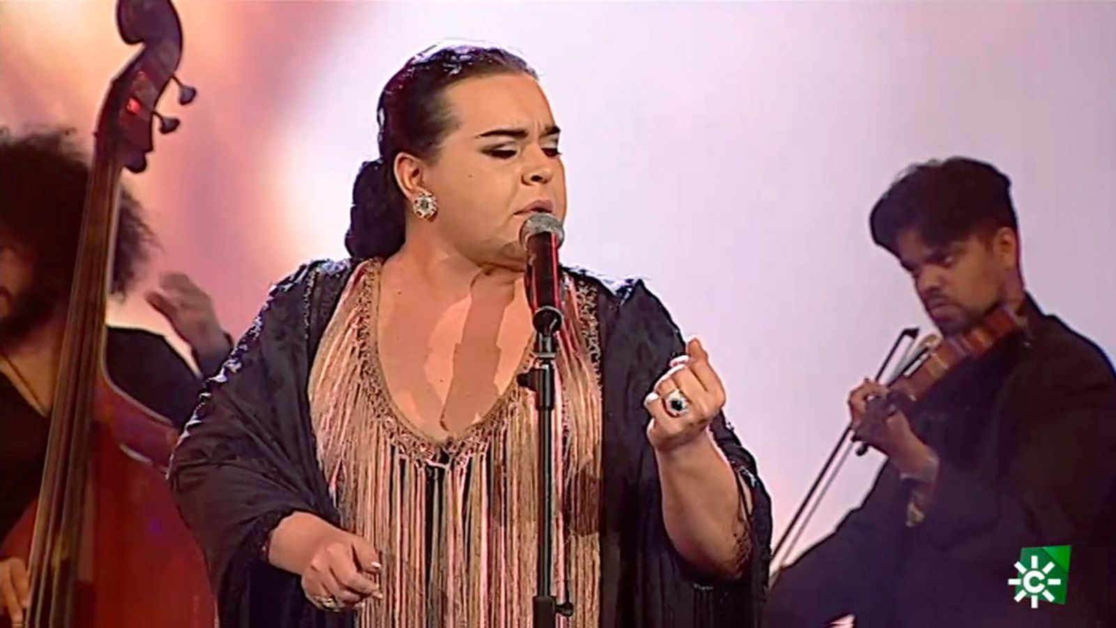 Falete canta en directo Torre de Arena en homenaje a Marifé