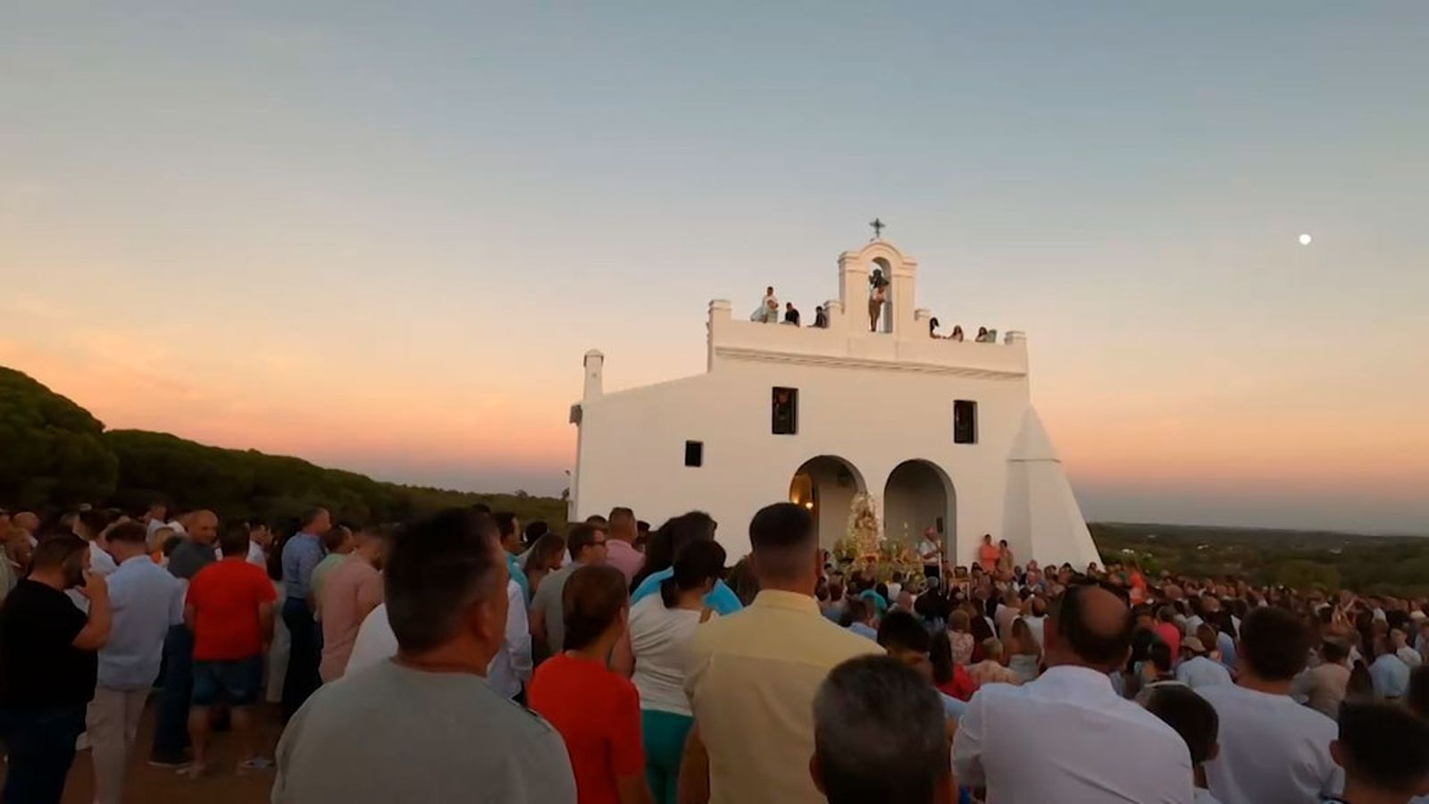 Descubrimos la ancestral 'Danza de los palos' en la romería de Villablanca