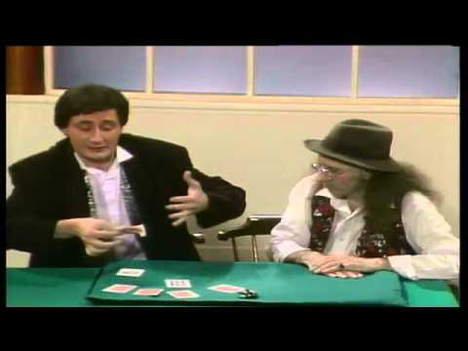 Pepe Carroll juega a "la carta distinta" en "La noche mágica" con Juan Tamariz