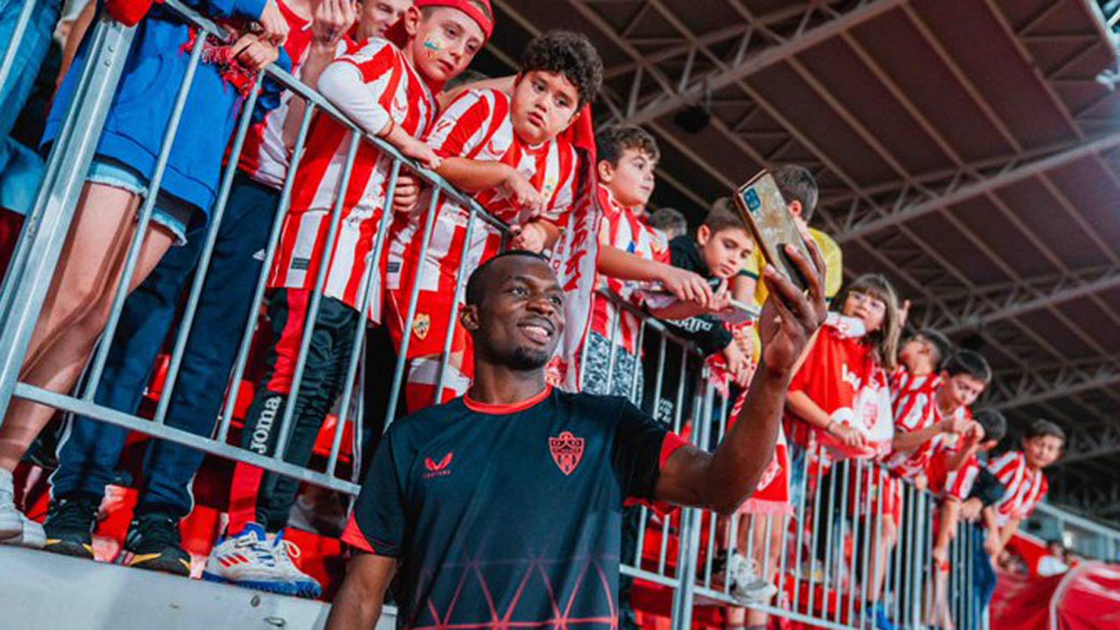 Almeria niños fútbol afición