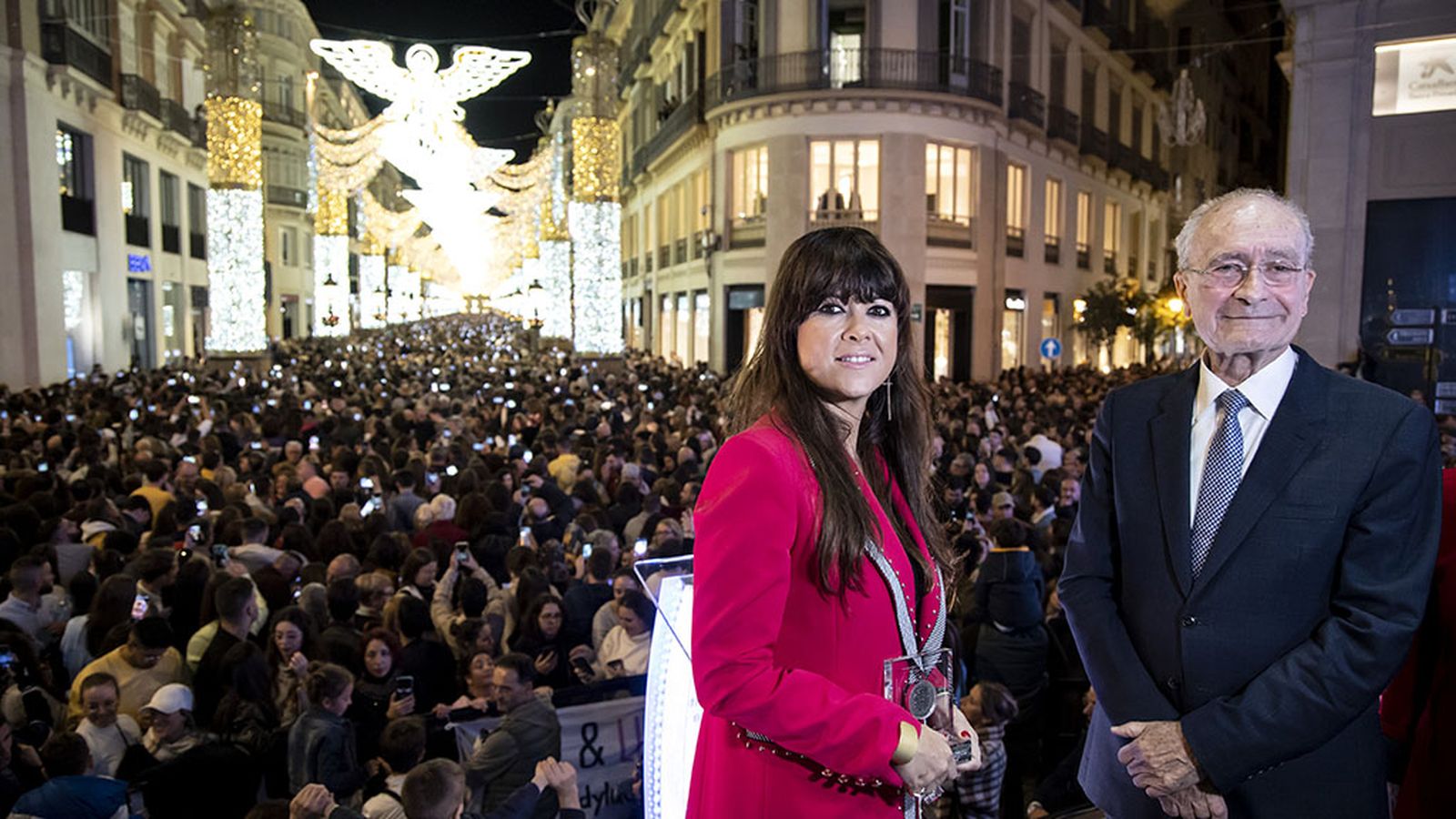 Vanesa Martín y Paco de la Tore en el encendido de la Navidad