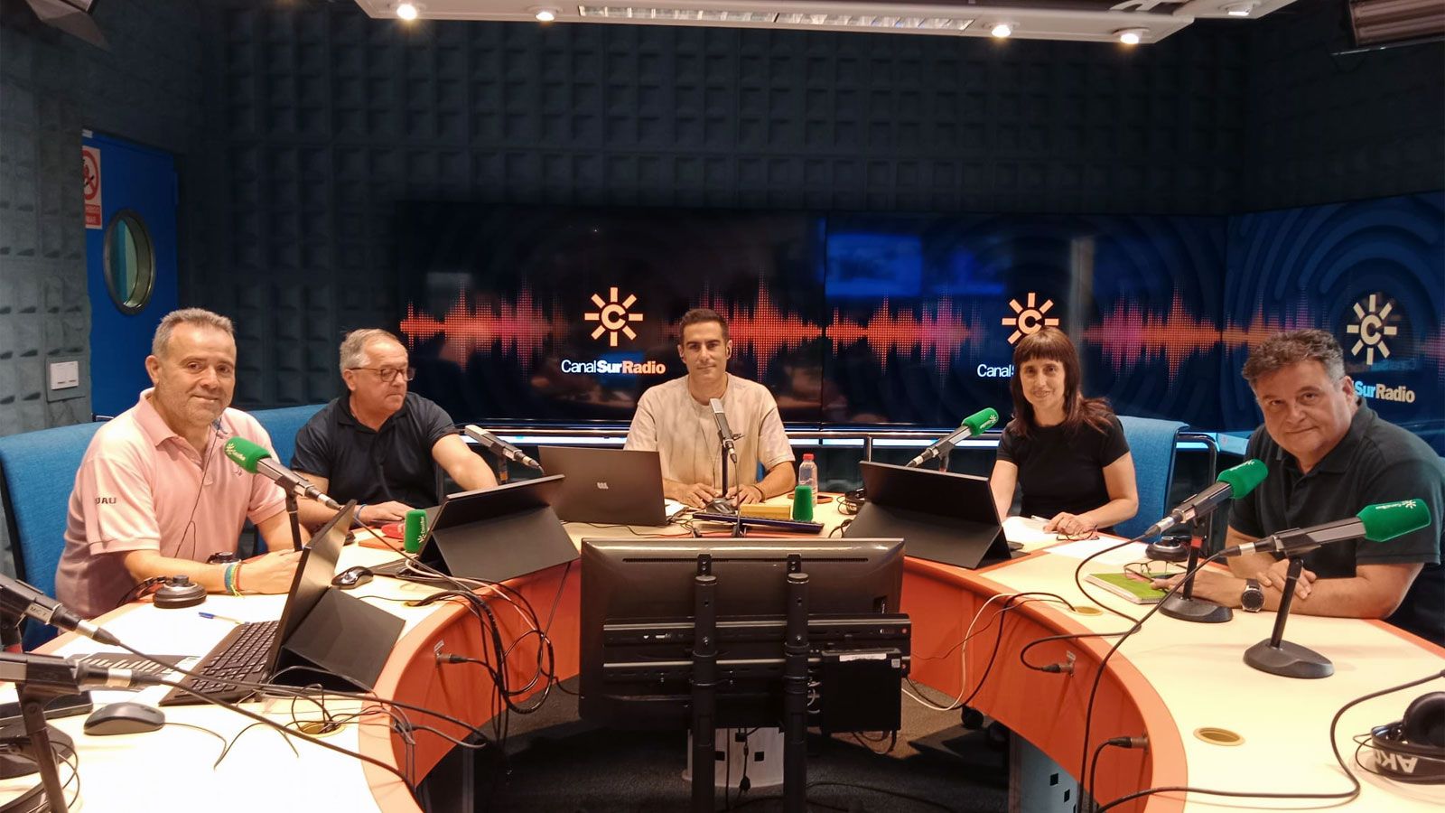 De izquierda a derecha, Jesús Márquez, Paco Cepeda, Alonso Rivero, Lola Camacho y Manolo Martín.