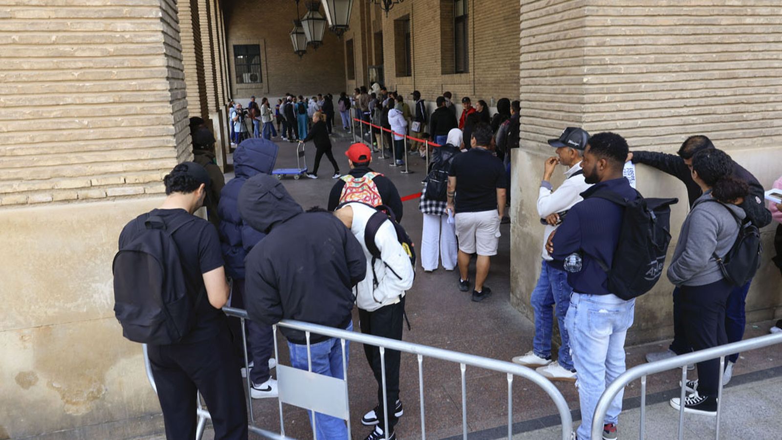 Abierto el plazo para pedir cita presencial o solicitar la regularización de migrantes