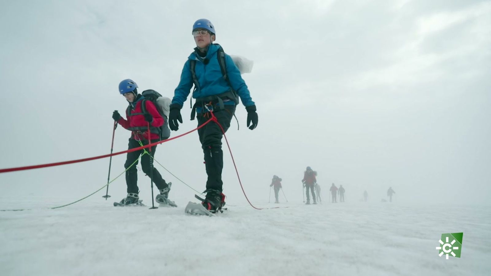 Con el reto de la niebla y grietas en el hielo, los jóvenes atacan el objetivo final