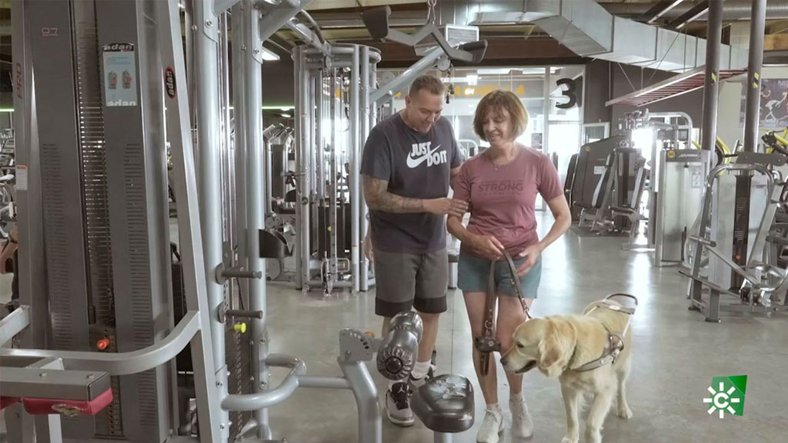 Omet, un perro guía fundamental en la vida de Amparo
