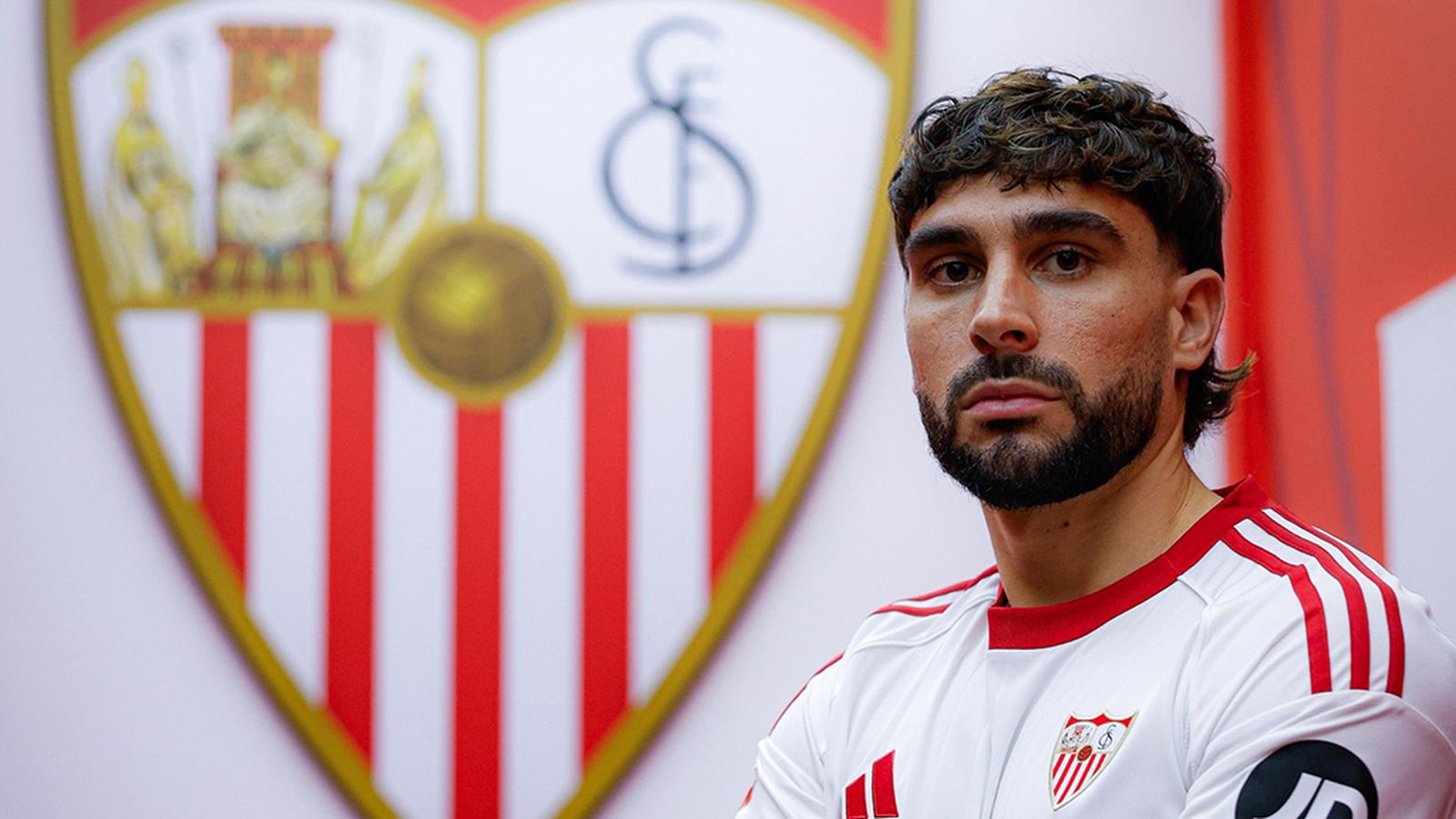 Maupay se incorpora al Sevilla