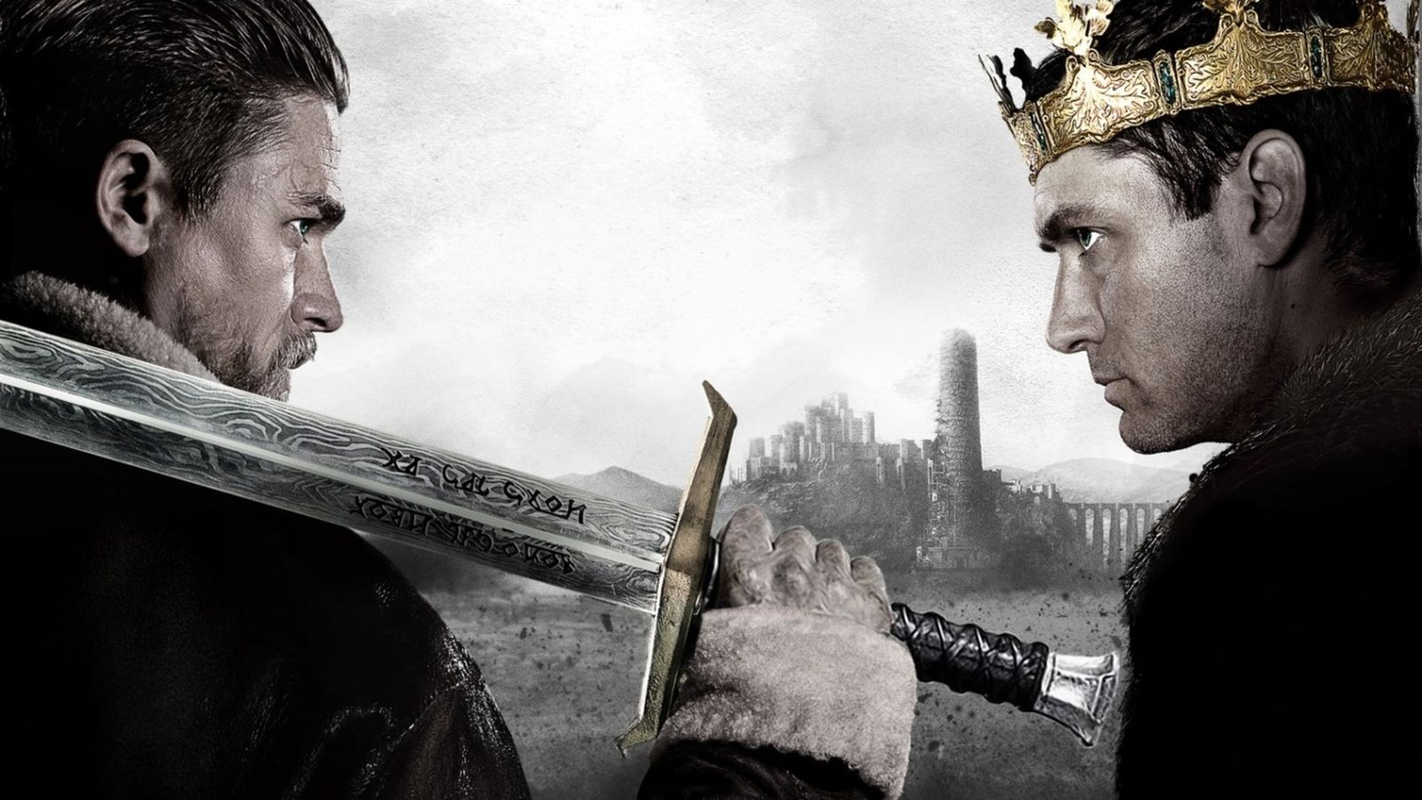 Jude Law y Charlie Hunnam en 'Rey Arturo. La leyenda de Excalibur'