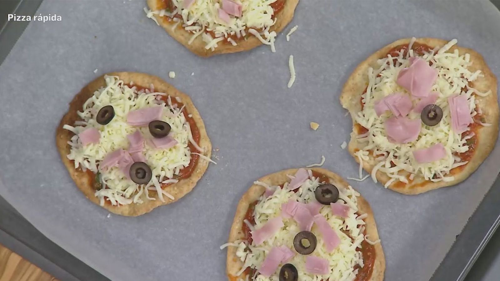Minipizzas rápidas hechas con tortas de aceite
