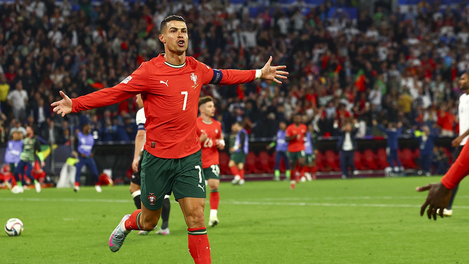 Ronaldo marca para Portugal