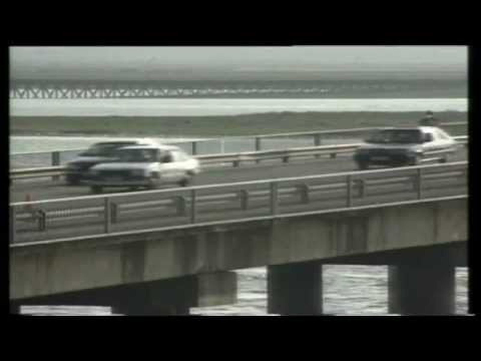 Inauguración del puente sobre el río Odiel que permite el rápido acceso desde Huelva a las playas