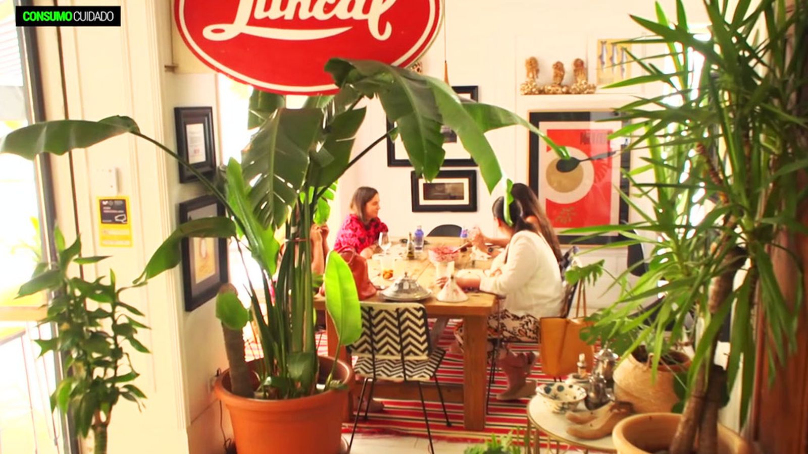 ¿Te imaginas cenar en una galería de arte donde puedes comprar hasta el salero?