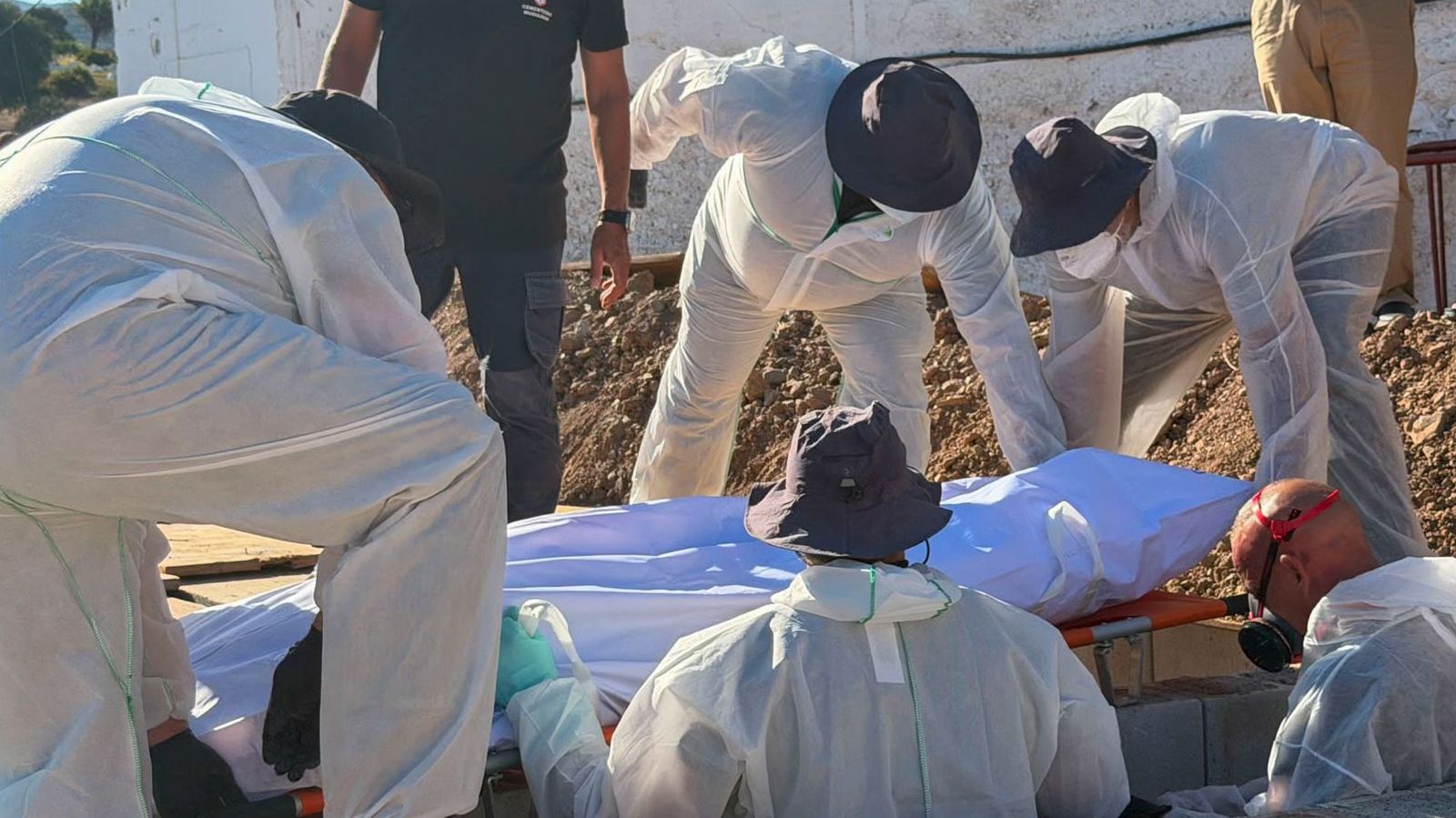 Marruecos reclama a los vivos y a los muertos en el paso a Ceuta