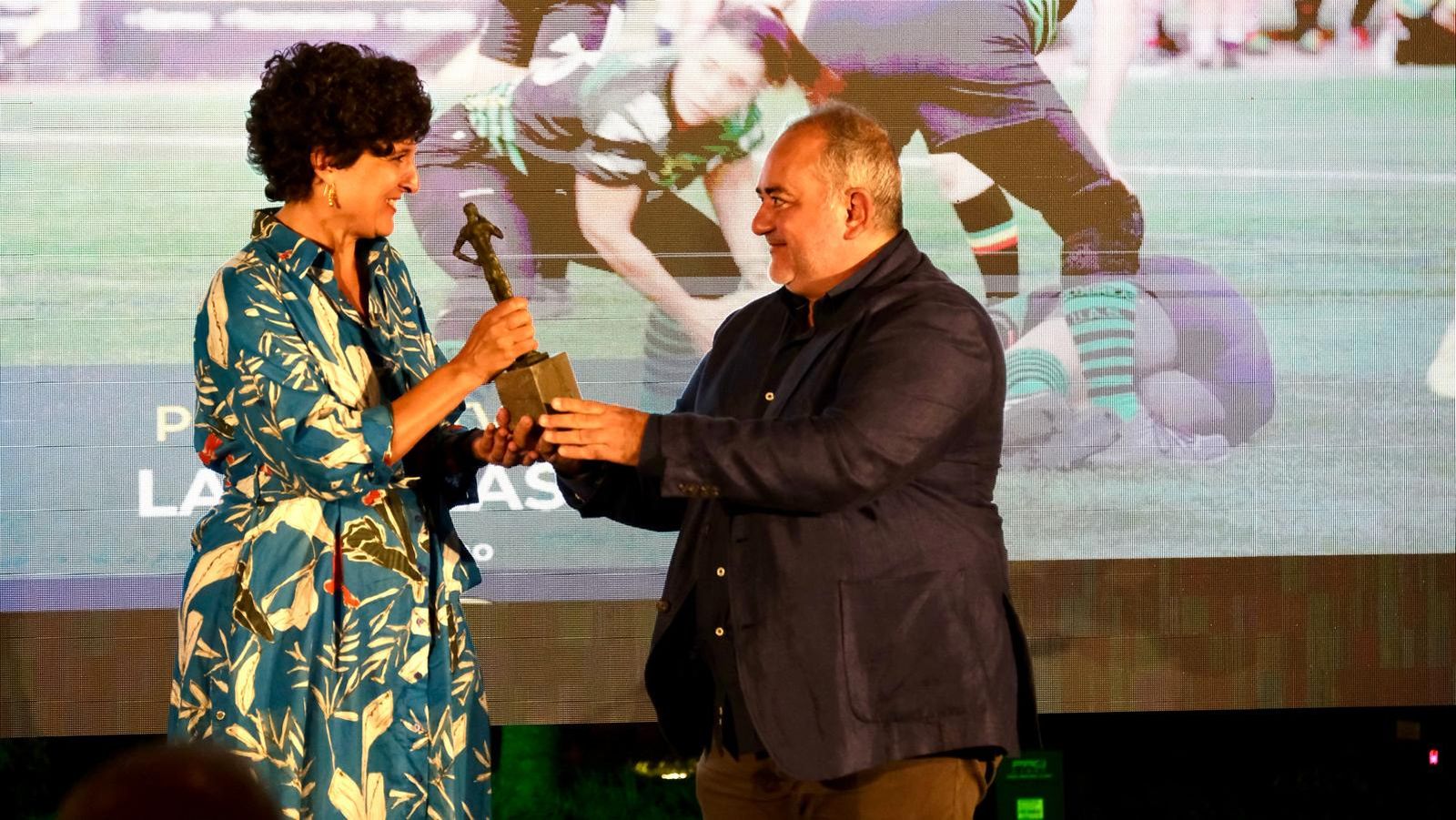 Momento de la entrega del premio en la presente edición