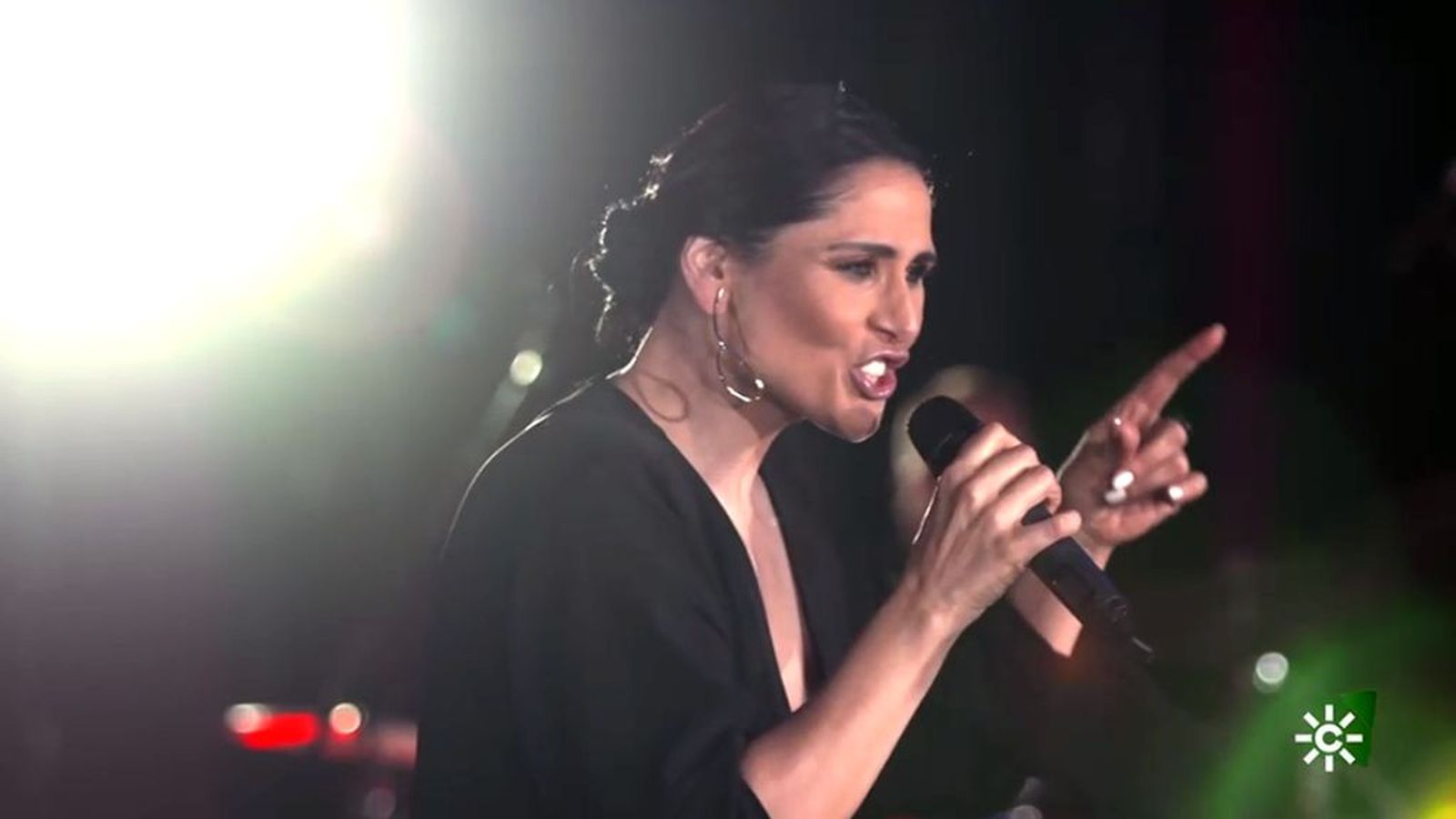 Rosa López canta Vuelvo a Granada de Miguel Ríos