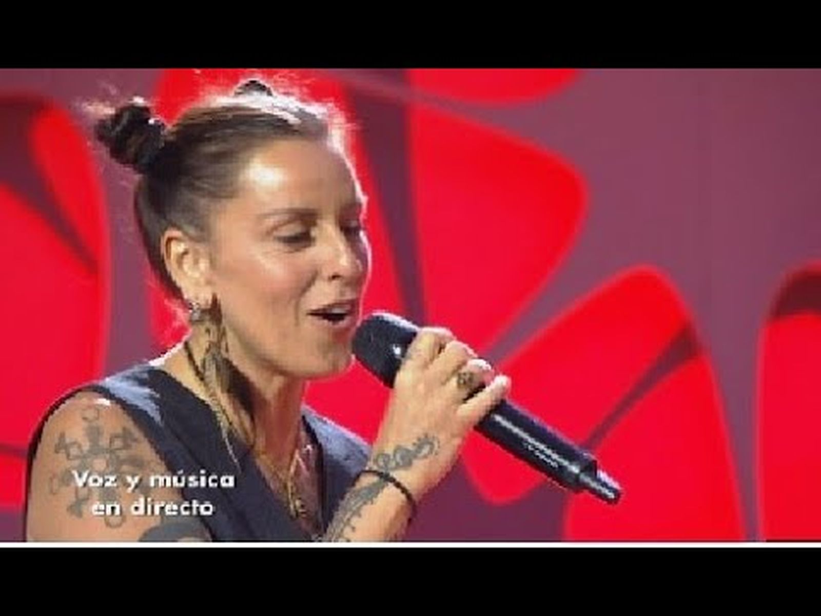 La Mari de Chambao canta "Duende del Sur"